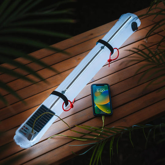 Faisceau solaire LuminAID avec chargeur de téléphone