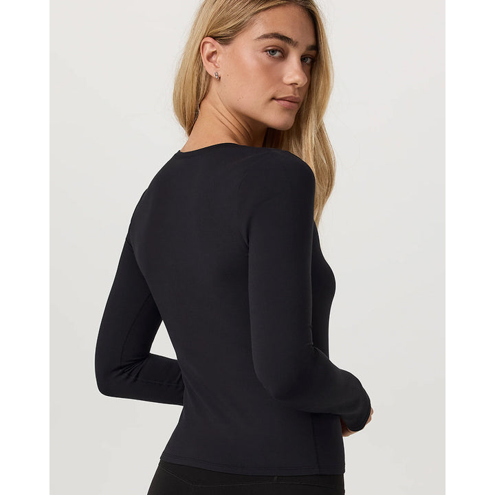 Vuori Women's Long Sleeve Halo Essential Scoop