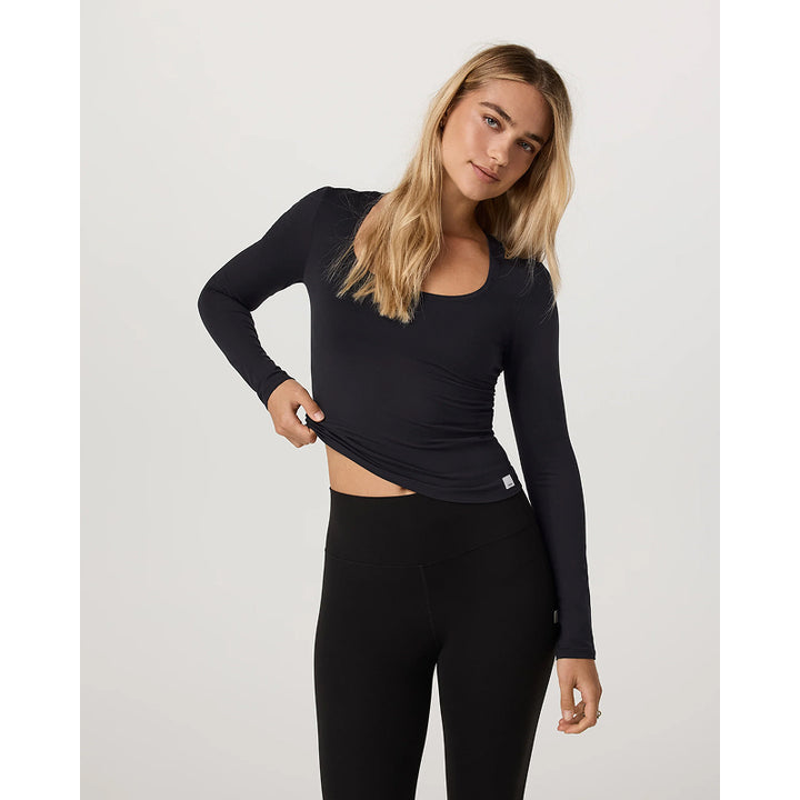 Vuori Women's Long Sleeve Halo Essential Scoop